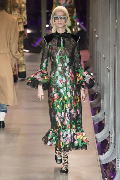 Look 8